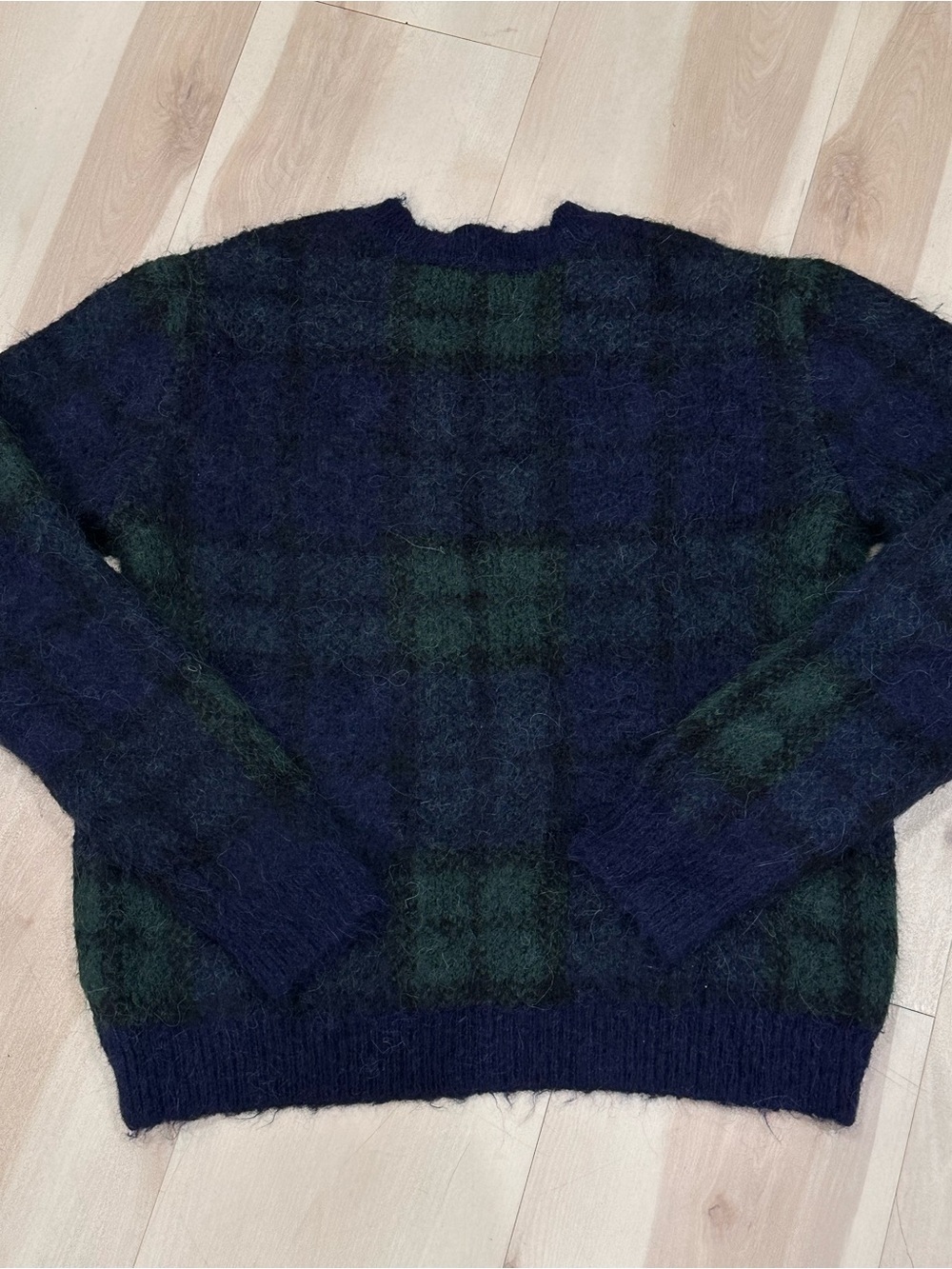Gap Plaid V-Neck Sweater Blue Plaid Sz M soft, fuzzy texture preppy - Picture 8 of 11
